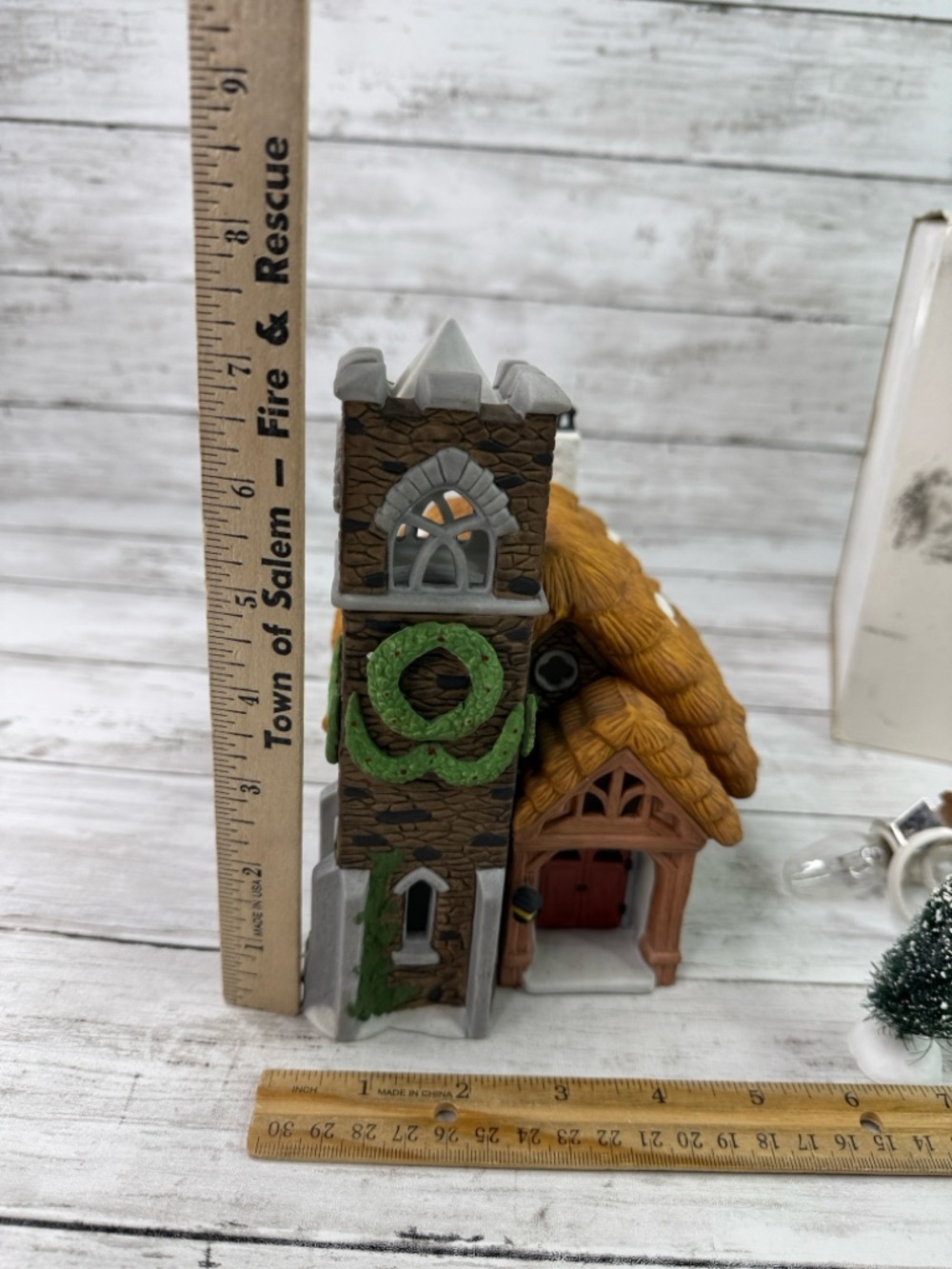 Department 56 “Ivy Glen Church” Dickens Village Christmas with box light - Picture 3 of 10